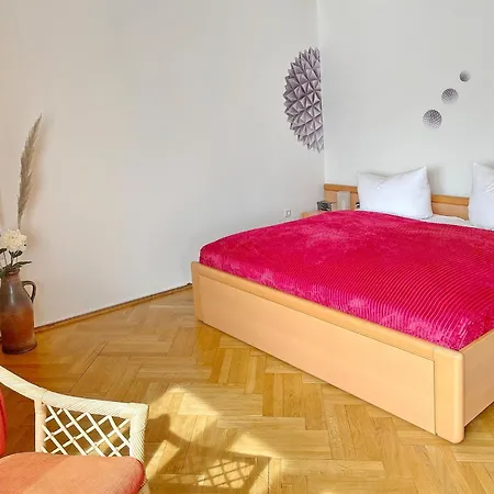 Apartment Wildbiene